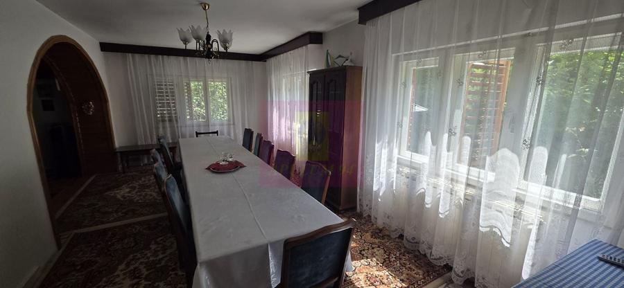Casă individuală cu 9 camere cu Canalizare în Nord