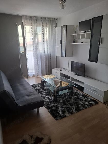Apartament cu 2 camere semidecomandat în Viitorului