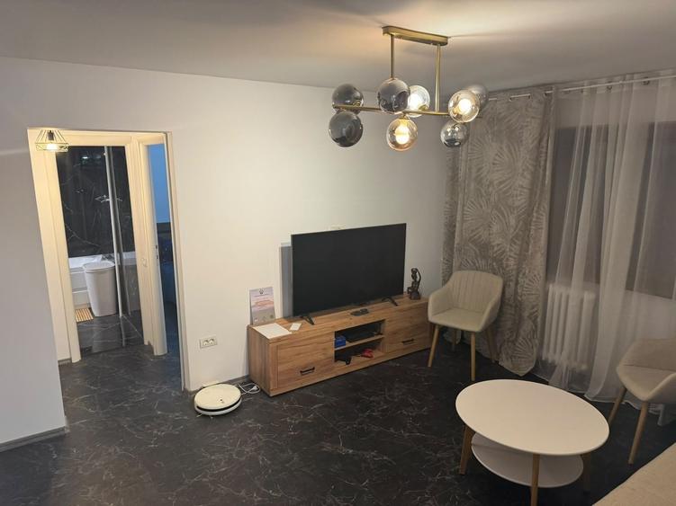 Apartament cu 3 camere decomandat, mobilat în Berceni