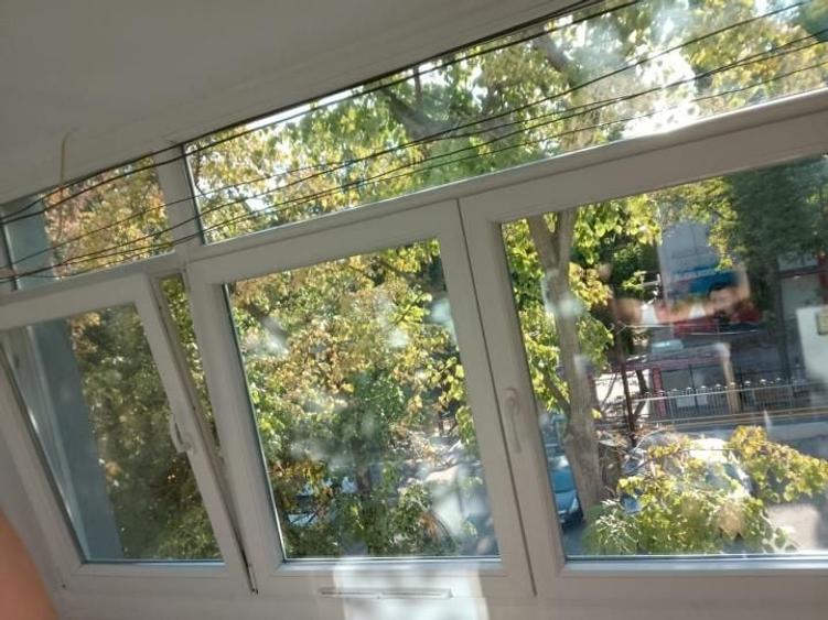 Apartament cu 3 camere semidecomandat, mobilat în Titan