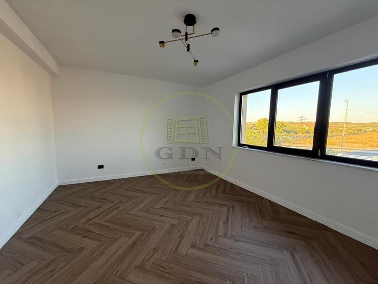 Casă individuală cu 4 camere cu Piscina în Bariera Vâlcii