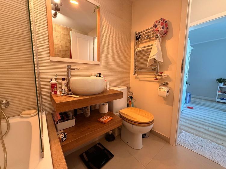 Apartament cu 4 camere semidecomandat, mobilat în Crângași