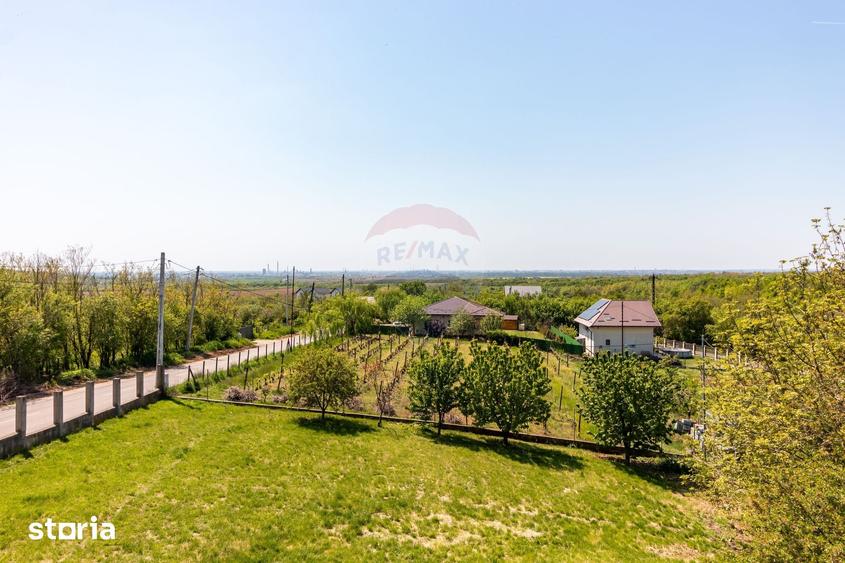 Casă cu 7 camere cu Teren 1000 Mp în Central