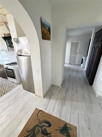 Apartament cu 3 camere decomandat în Nicolina
