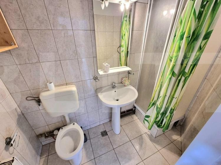 Apartament cu 4 camere semidecomandat, mobilat în Central