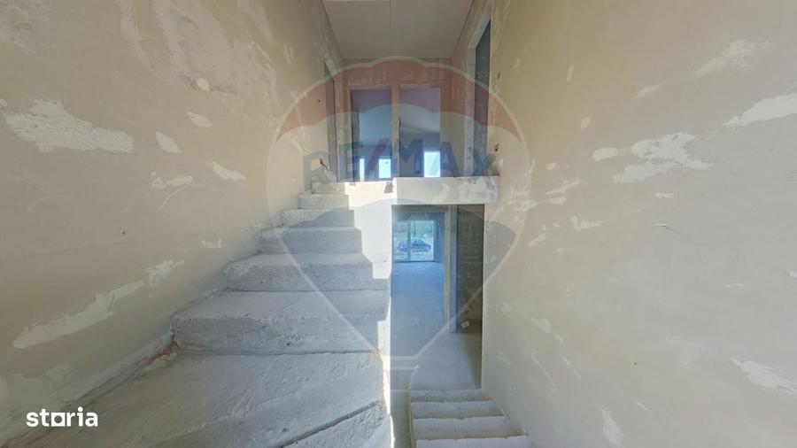 Casă cu 4 camere în Central