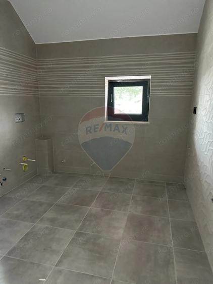 Casă cu 5 camere cu Teren 1200 Mp în Rediu