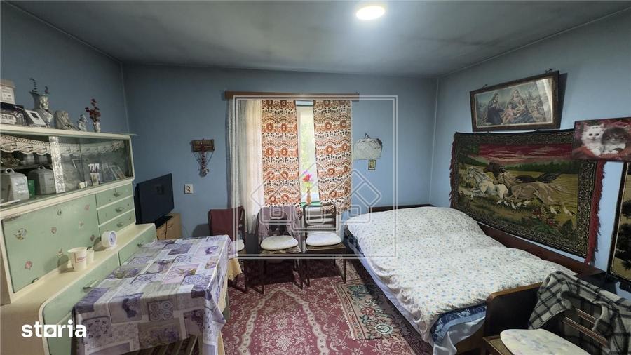Casă cu 2 camere cu Teren 1167 Mp în Central