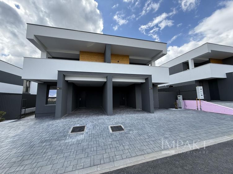Duplex cu 4 camere cu Canalizare în Chinteni