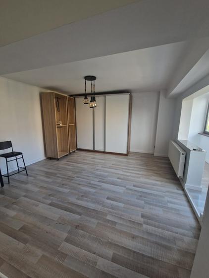 Apartament cu 3 camere în Tineretului