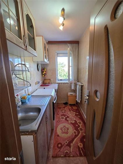 Apartament cu 3 camere semidecomandat în Crâng