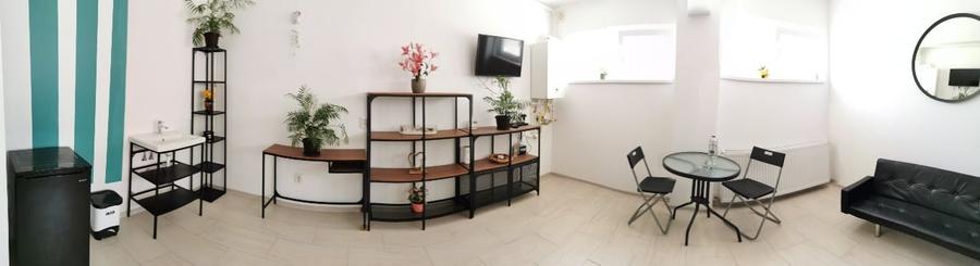 Apartament cu 2 camere semidecomandat, mobilat în Central