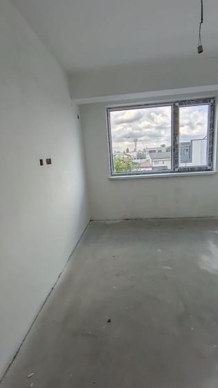Apartament cu 3 camere semidecomandat în Antiaeriană