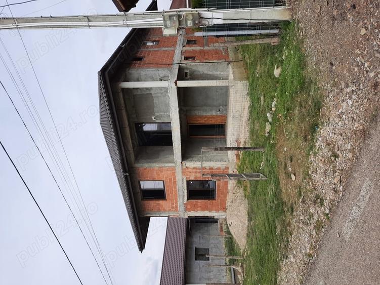 Casă cu 4 camere cu Teren 300 Mp în Căpățânești