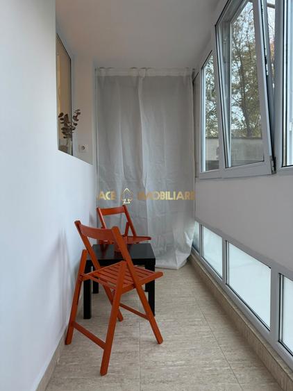 Apartament cu 3 camere semidecomandat, mobilat în Titan