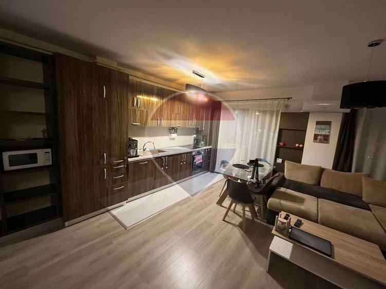 Apartament cu 3 camere decomandat, mobilat în Central
