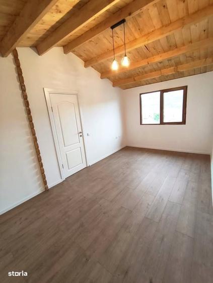 Casă cu 2 camere decomandat în Ruși