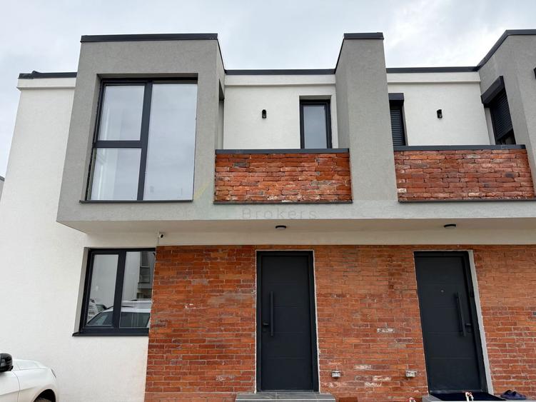 Duplex cu 4 camere cu Canalizare în Tunari
