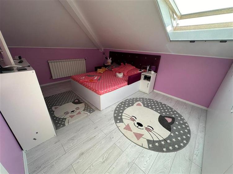 Apartament cu 4 camere decomandat, mobilat în Stadion