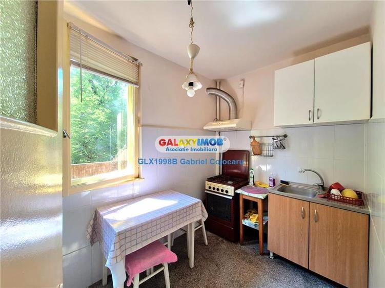 Apartament cu 3 camere semidecomandat în Baba Novac