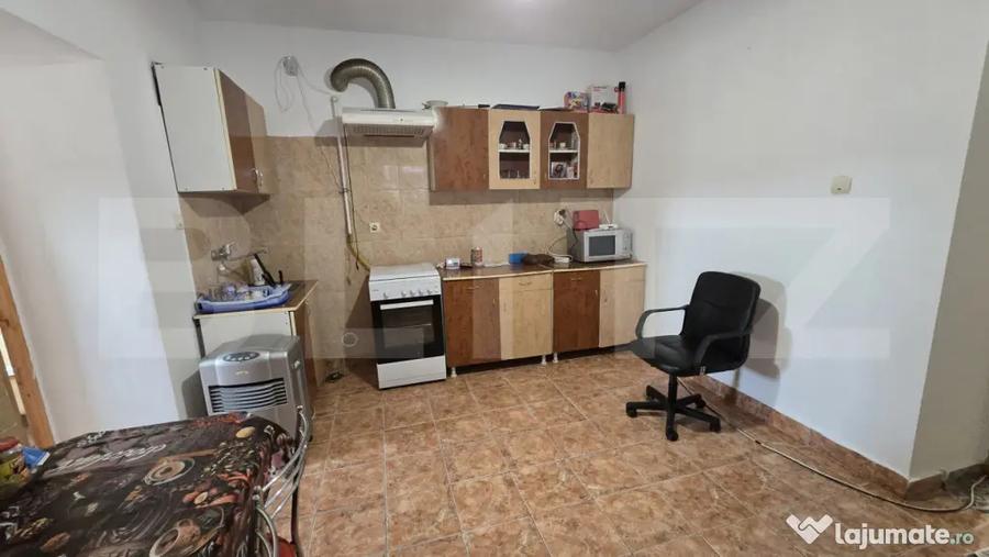 Casă cu 2 camere cu Canalizare în Central