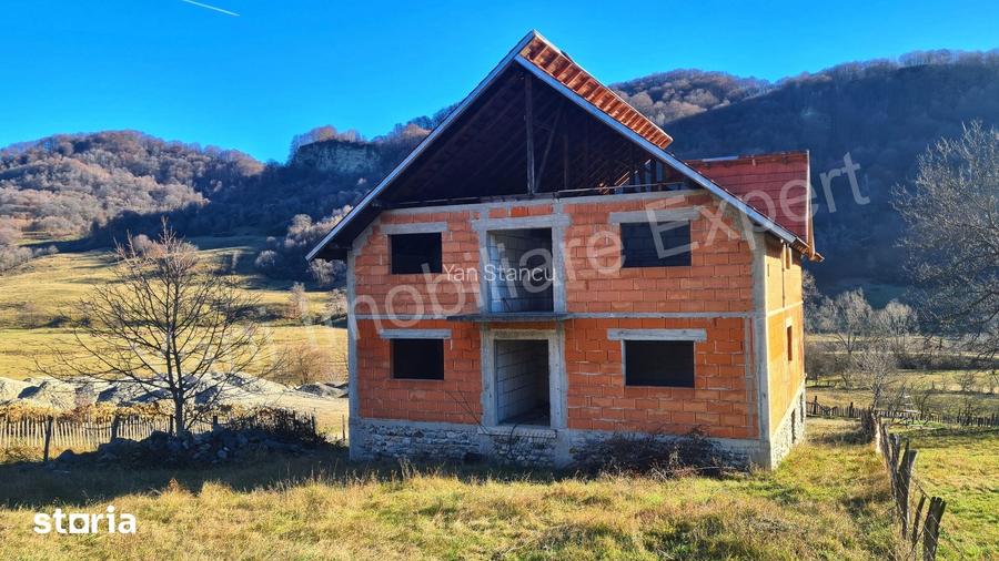 Casa de vanzare in comuna Corbeni, sat Oe?tii Ungureni, jude? Arge?.
