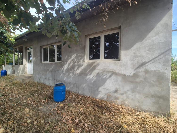 Casă individuală cu 5 camere cu Teren 500 Mp în Exterior Vest