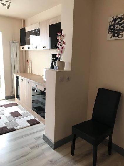 Apartament cu 3 camere decomandat, mobilat în Decebal