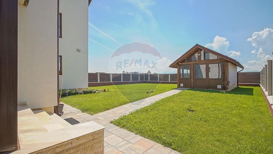 Casă individuală cu 5 camere cu Teren 630 Mp în Hărman
