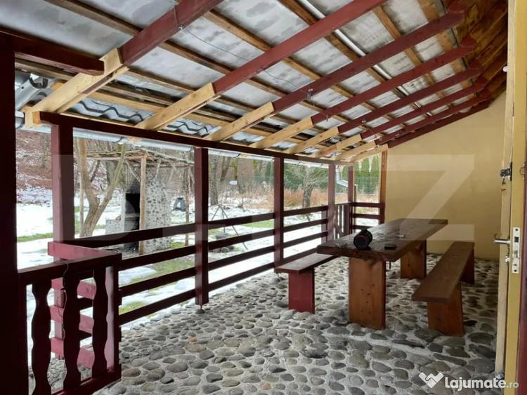 Casă cu 3 camere cu Teren 2460 Mp în Câmpu Cetății