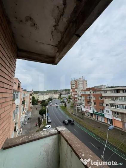 Apartament cu 3 camere decomandat în Turda