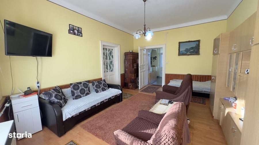 Casă cu 4 camere în Central