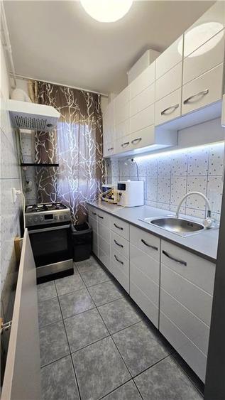 Apartament cu 2 camere semidecomandat în Botizului