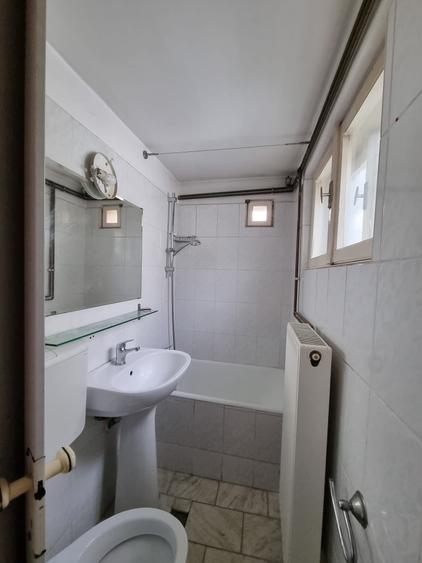 Casă individuală cu 6 camere cu Canalizare în Iancului