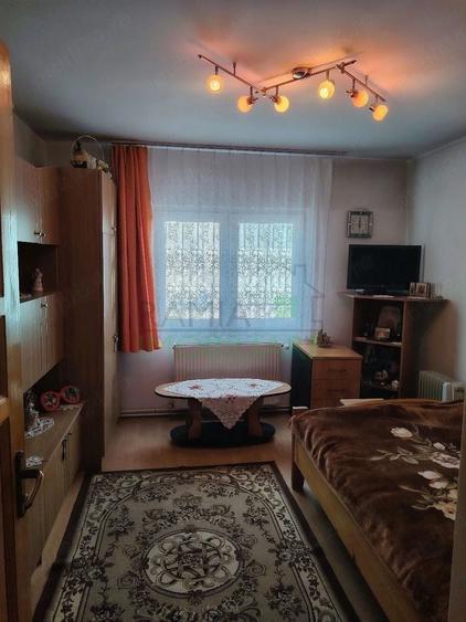 Apartament cu 3 camere decomandat, mobilat în Râșnov Romacril