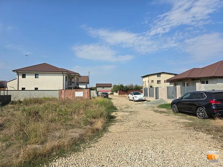 Teren Construcții intravilan de 450 mp, în Lazu