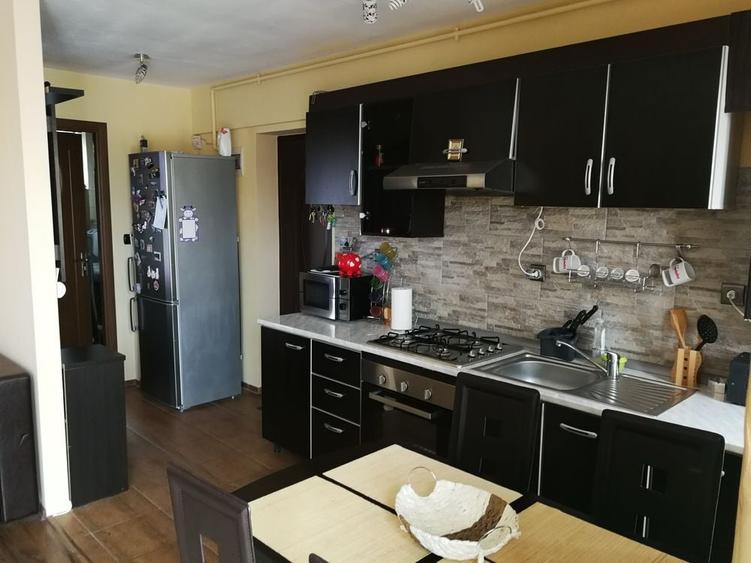 Apartament cu 2 camere semidecomandat în Crinț