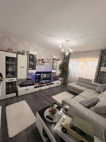 Apartament cu 3 camere decomandat, mobilat în Păcurari