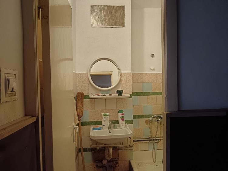 Apartament cu 4 camere decomandat în Dâmbovița