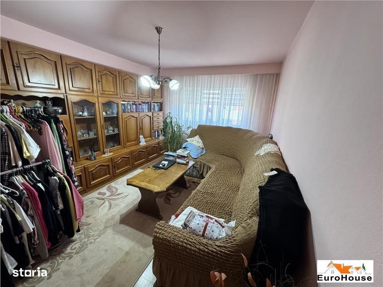 Apartament cu 2 camere decomandat în Ampoi 3