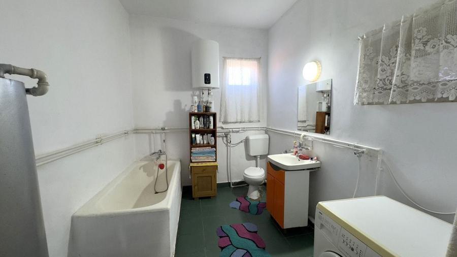Casă individuală cu 4 camere cu Canalizare în Nord-Vest