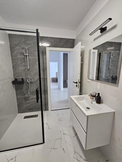 Apartament cu 2 camere semidecomandat, mobilat în Torontalului