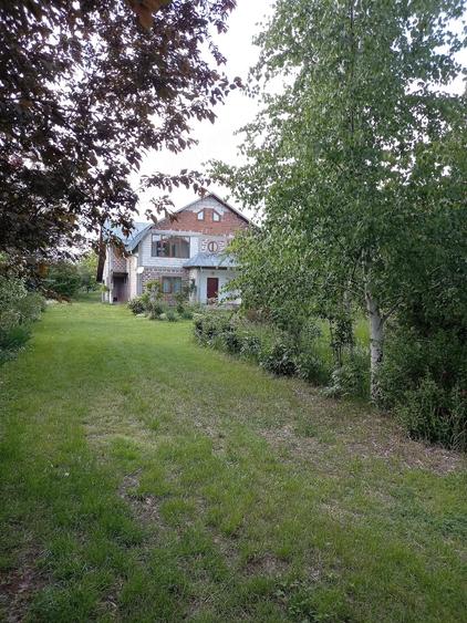 Casă cu 4 camere cu Teren 1758 Mp în Ștefănești