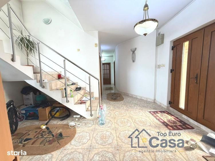 Casă cu 4 camere cu Teren 1676 Mp în Central