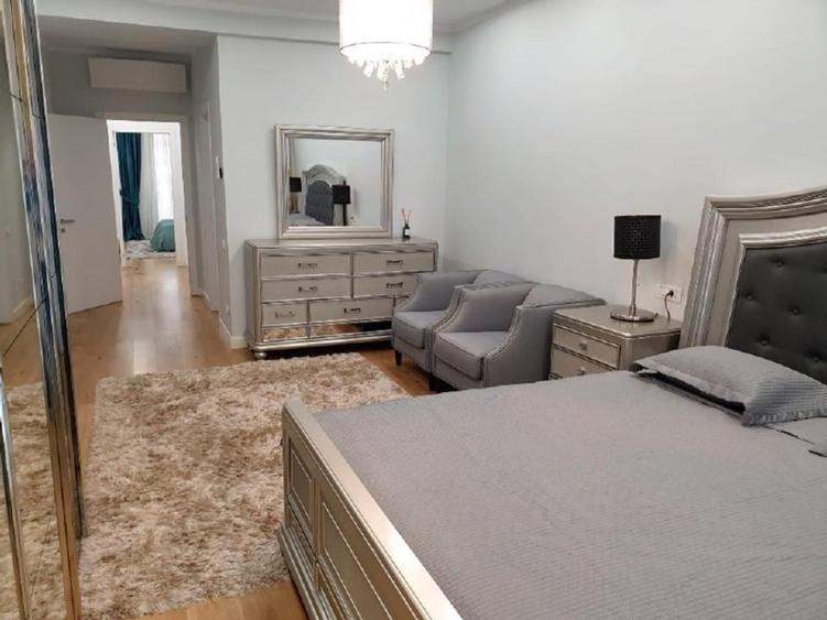 Apartament cu 3 camere decomandat în Herăstrău