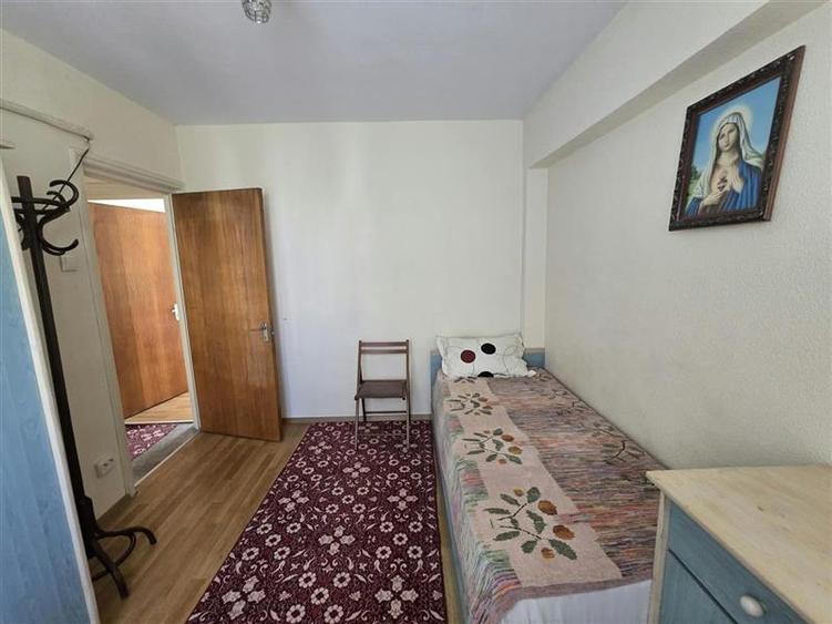 Apartament cu 4 camere decomandat în Colentina