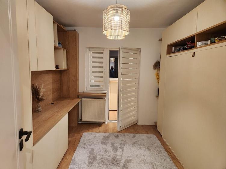 Apartament cu 3 camere decomandat în Noua