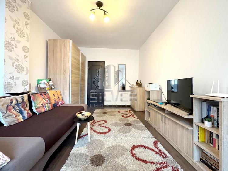 Apartament cu 3 camere semidecomandat, mobilat în Florești