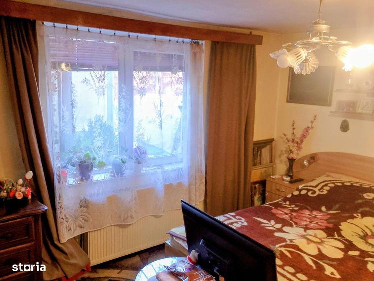 Casă cu 6 camere cu Teren 570 Mp în Ghirodei