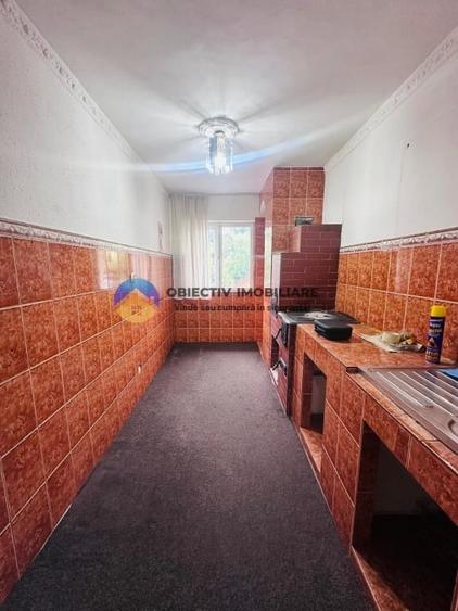 Apartament cu 4 camere decomandat în Durău